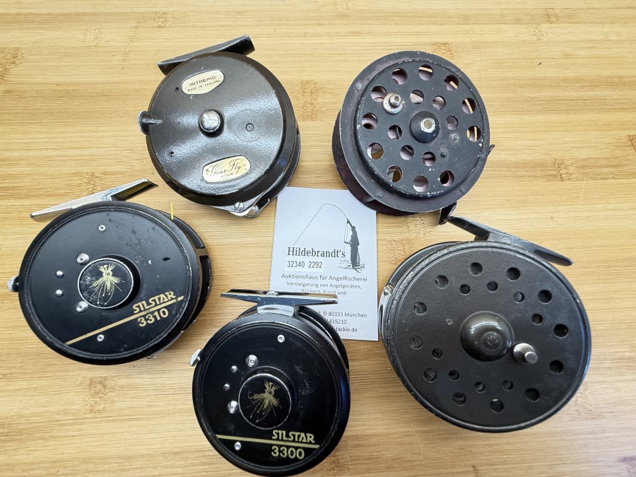 5 Fliegenrollen, Intrepid, Made in England, Gear Fly, Linkshand, mit Fliegenschnur, Japanisches Modell, grau/silber, mit Fliegenschnur, Silstar 3300, mit Fliegenschnur, Silstar 3310, mit Fliegenschnur, Alurolle, schwarz/silber, Gebrauchsspuren