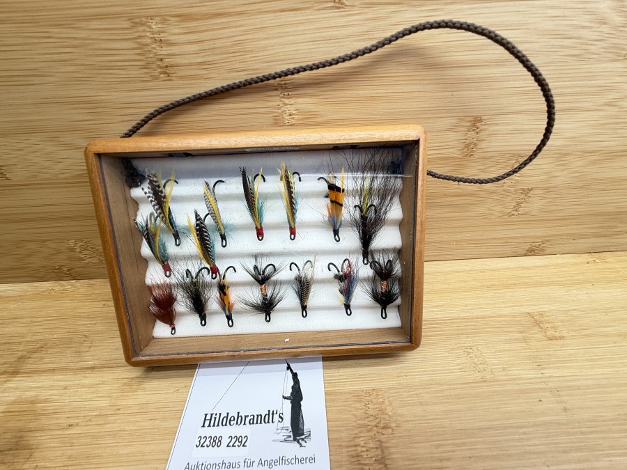 Lachsfliegensortiment, Holzbox, Marc Petitjean, 150x110x30mm, Foameinlage, 15 Lachsfliegen,  Doppelhaken und Drilling, ungefischt
