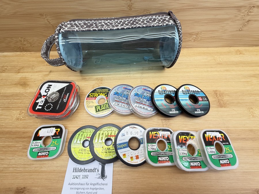Vorfachmaterial, 2x Teklon, 0,18 und 0,22mm, 2x Dragon, 0,12 und 0,18mm, 2x Quattron, 0,10 und 0,12mm, 4x Vexter, 0,12, 0,14, 0,16 und 0,20mm, 1x Platil Strong St, 0,14mm, 1x Super Tippet, 0,30mm, 2x Damyl Tectan, 0,12 und 1,18mm, angebrochene Spulen
