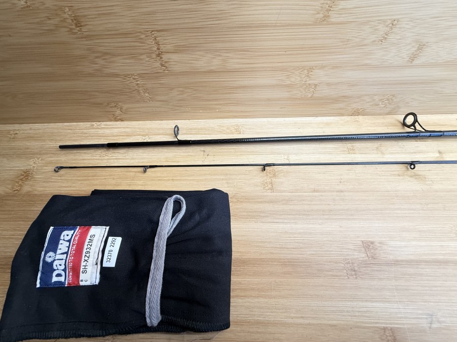 Spinnrute, Daiwa, Great Britain, Amorphous Whisker, Shogun X, Zander, Model No. SH-X Z932MS, 2tlg., 2,80m, WG 10-40g, Futteral, Gebrauchsspuren, Transportlänge 1450mm