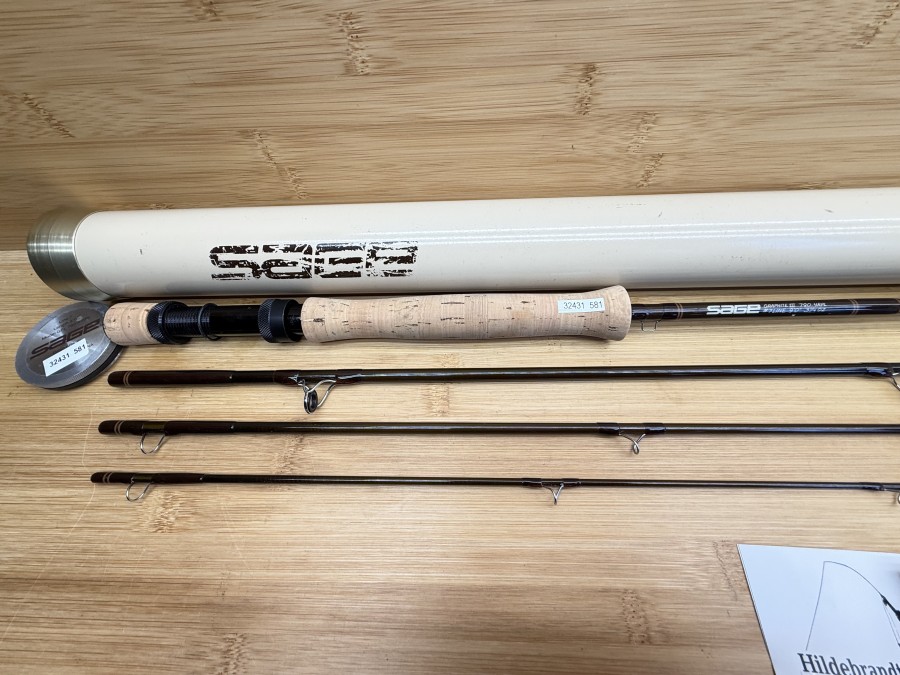 Fliegenrute, Sage, Graphite III, 790-4RPL, 4tlg., 9.0", #7, Gewicht 120g, Futteral, Alu Transportrohr, ungefischt, Transportlänge 760mm