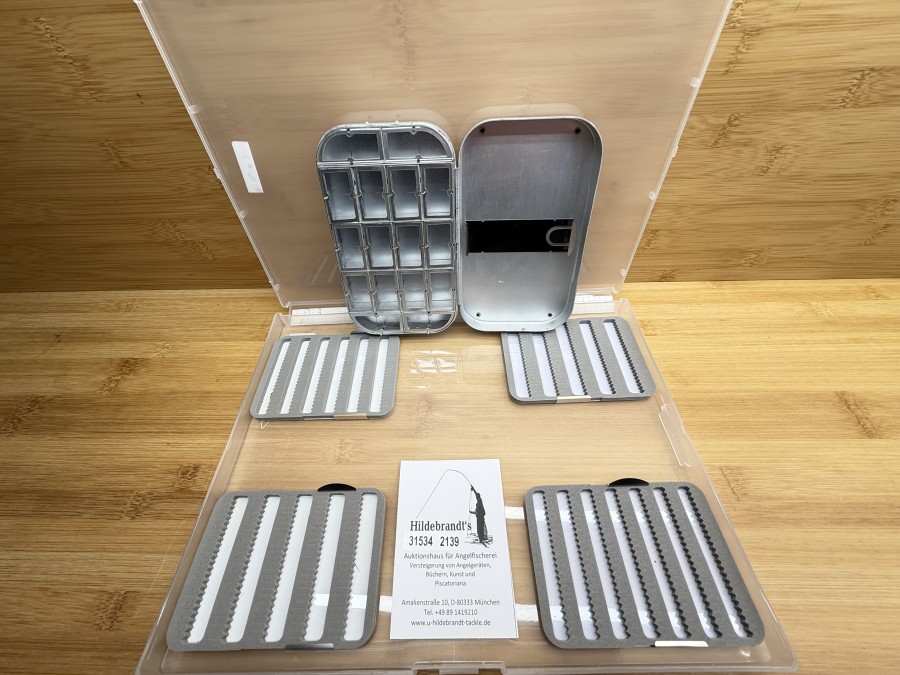Fliegenbox, Richard Wheatley, Silmaloy Metal, Grösse 155sx90x28mm, 16 Springdeckelfächer, 4 auswechselbare Foameinlagen für die Deckel, neu