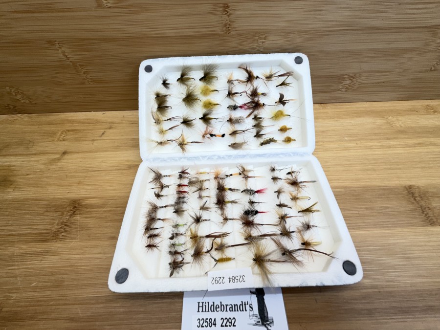 Trockenfliegensortiment, Morell Schaumstoffbox, 170x100x30mm,  90 Fränzösische Fliegen von Marc Petitjean, Grösse 8 bis 20, einige gefischt