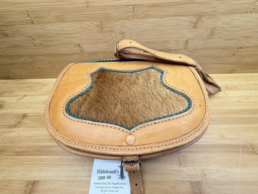 Anglertasche, Rindleder mit Fell, hellbraun, 2 Fächer, Tragegurt,  270x180x80mm, sehr guter Zustand