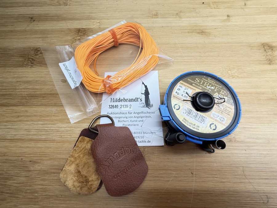 Fliegenfischer Kleinteile, Fliegenschnur gefischt, WF 5 F, Amadou Original, 4 Spulen Stroft ABR im Halter von Traun River, angebrochene Spulen