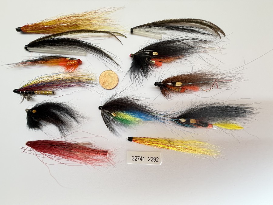 Tubenfliegensortiment, 12 Stück, verschiedene Hersteller, in Kunststoffbox, 155x90x20mm, gute Qualität