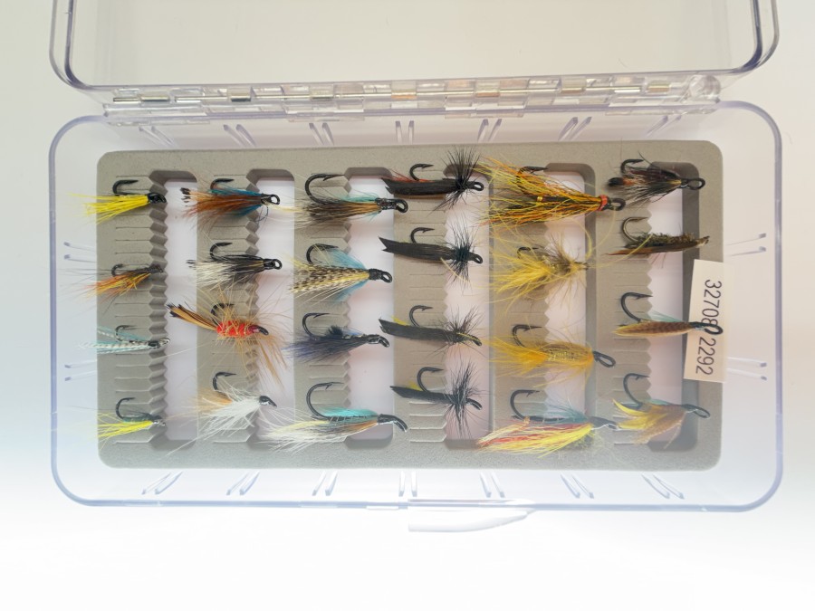 Lachsfliegensortiment, 24 Stück, Doppelhaken, #8 bis 16, Island Muster, in Kunststoffbox mit geschlitzter Einlage, 155x90x20mm, gute Qualität