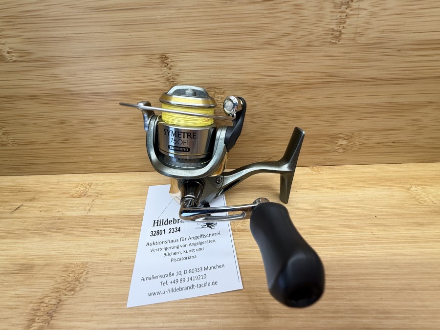 Stationärrolle, Shimano, Malaysia, Symmetrie 750 FI, 4 Kugellager, 1 Walzlager, mit geflochtener Schnur, Ersatzspule, im Karton, Super UL-Stationärrolle, minimale Gebrauchsspuren
