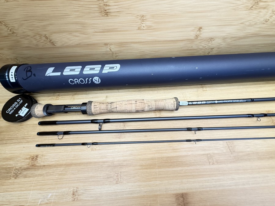 Fliegenrute, LOOP, Cross S1690 MC/MF, 4tlg., 9.0", #6 Line, Gewicht 59g, Mid Curve - Medium Fast, Futteral, Alu Transportrohr, Gebrauchsspuren, Transportlänge 780mm