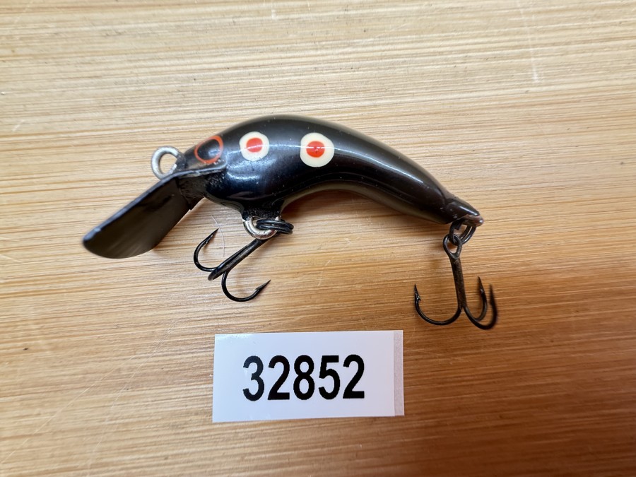 Wobbler, Turus Ukko, Handmade in Finland, schwarz, weiss/rote Punkte, 3cm, 2,40g, ungefischt