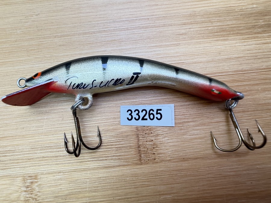 Wobbler, Turus Ukko, Handmade in Finland, gemarkt, Striper, rot/silber/schwarz, 9cm, 11,00g, ungefischt