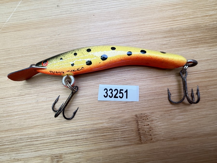 Wobbler, Turus Ukko, Handmade in Finland, gemarkt, rot/gelb/gold/schwarz, mit schwarzen Punkten, 9cm, 11,00g, ungefischt