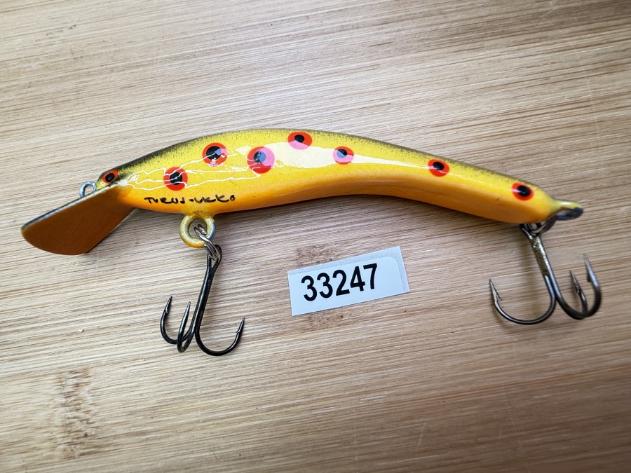 Wobbler, Turus Ukko, Handmade in Finland, gemarkt, orange/gelb/oliv/schwarz, mit rot/ schwarzen Punkten, 9cm, 11,00g, ungefischt