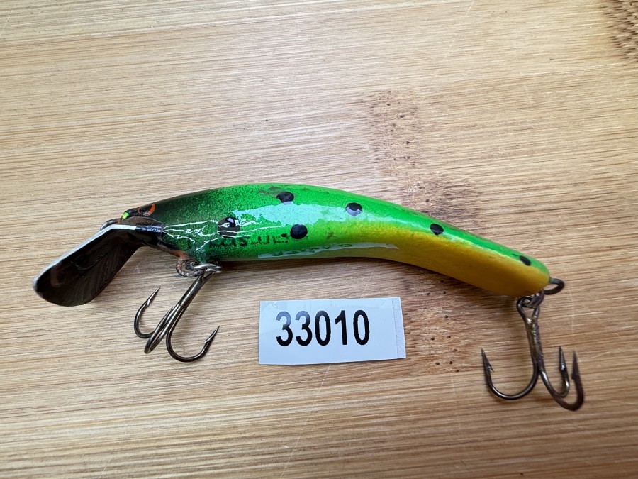 Wobbler, Turus Ukko, Handmade in Finland, gemarkt, gelb/grün/schwarze Punkte, 7cm, 5,50g, ungefischt