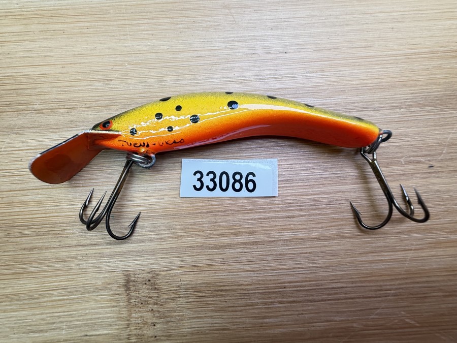 Wobbler, Turus Ukko, Handmade in Finland, gemarkt, orange/gelb/gold, schwarze Punkte, 7cm, 5,00g, ungefischt