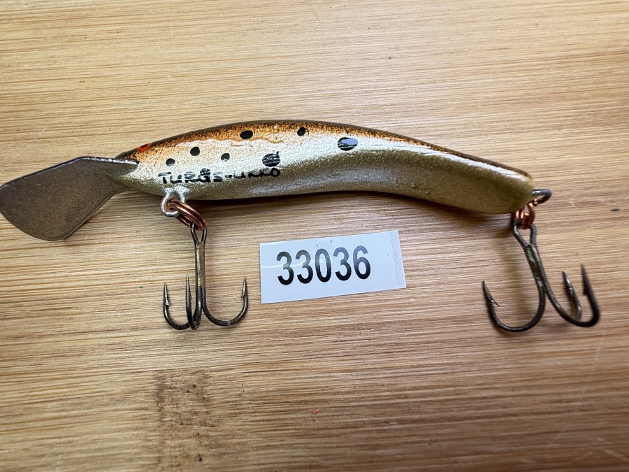 Wobbler, Turus Ukko, Handmade in Finland, gemarkt, gold/orange/dunkel,  schwarze  Punkte, 7cm, 5,50g, ungefischt