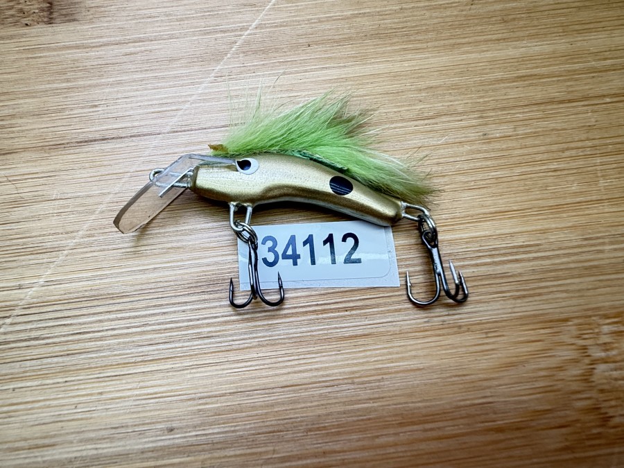 Wobbler, Turunen Finland, 3cm, 4g, gold/schwarz, hellgrüner Fellstreifen, ungefischt