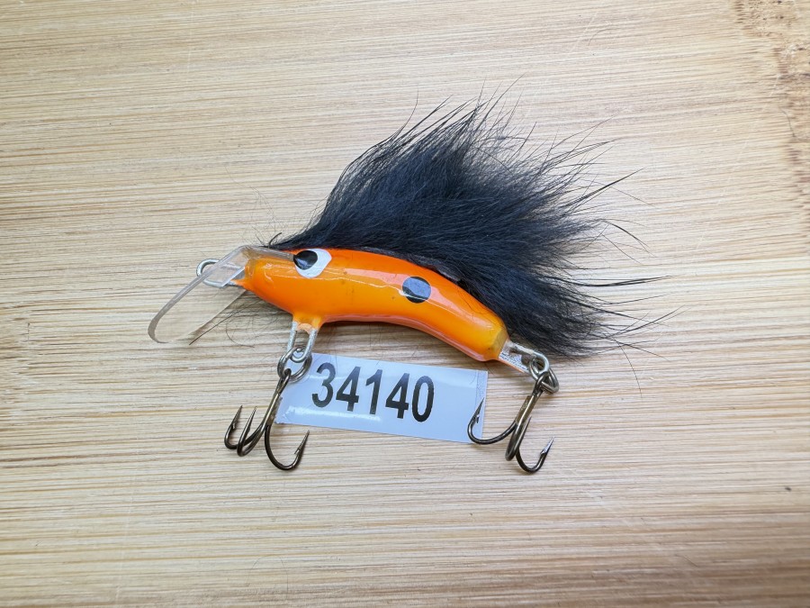 Wobbler, Turunen Finland, 3cm, 4g, orange/schwarz, schwarzer Fellstreifen, ungefischt