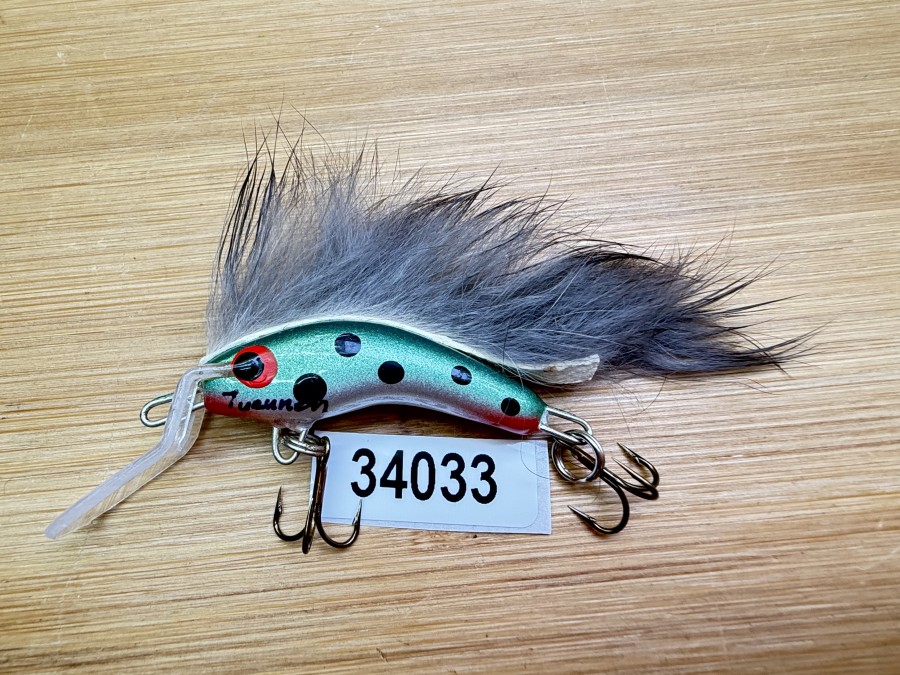 Wobbler, Turunen Finland, gemarkt, 4cm, 4g, rot/silber/grün/schwarz, grauer Fellstreifen, ungefischt