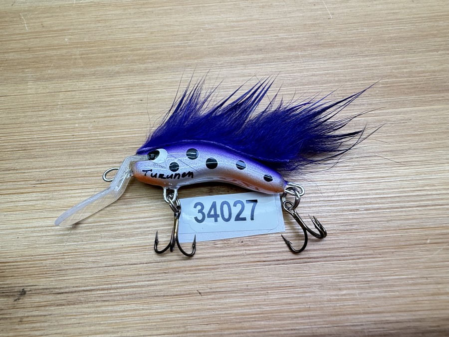 Wobbler, Turunen Finland, gemarkt, 4cm, 4g, rot/silber/violett/schwarz, violetter Fellstreifen, ungefischt