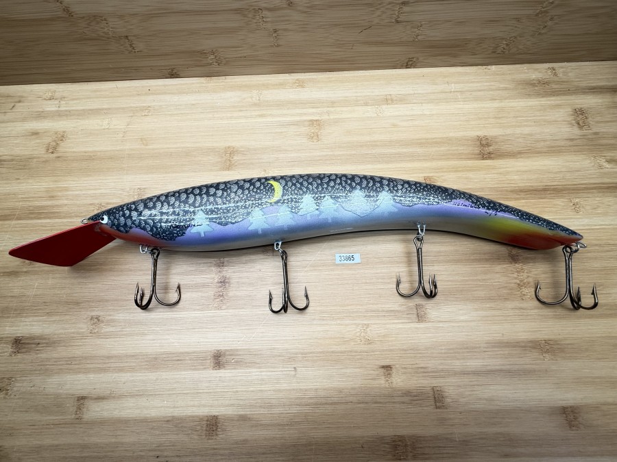 Wobbler, Turus Ukko Sonderedition Februar 1991, Handmade in Finland, Turus Ukko gemarkt, Helmi kuu 2/5, rot/gelb/silber/violett/hellgrau/dunkelgrau, 50cm, 584g, ungefischt