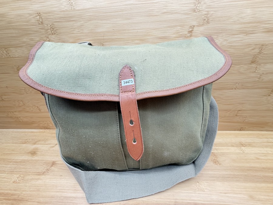 Anglertasche, Hardys The World´s of Angling Specialists Alnwick Eng, Canvasstoff mit Ledereinfassung, oliv, herausnehmbarer Innentasche, 350x300x80mm, neu